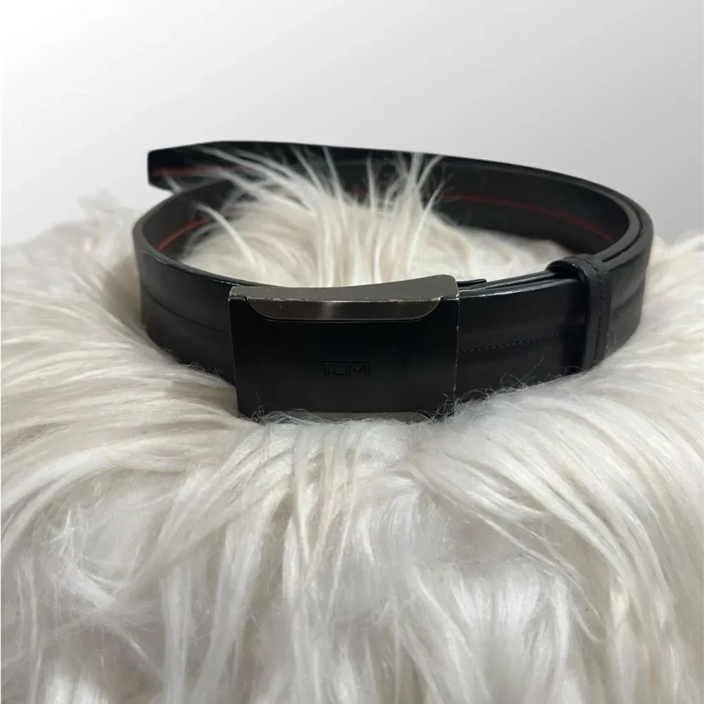 TUMI Black Leather Men's Belt